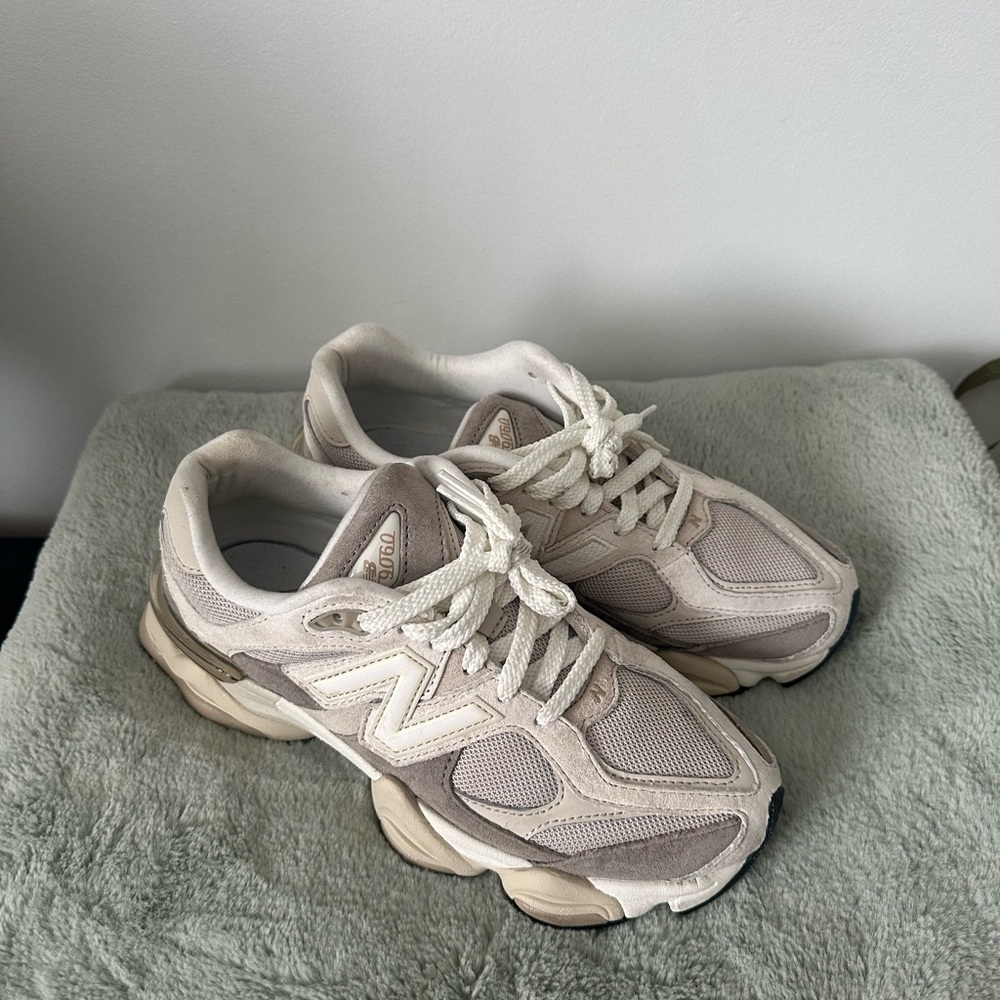 New Balance Women's Sneakers in Cream and Tan
